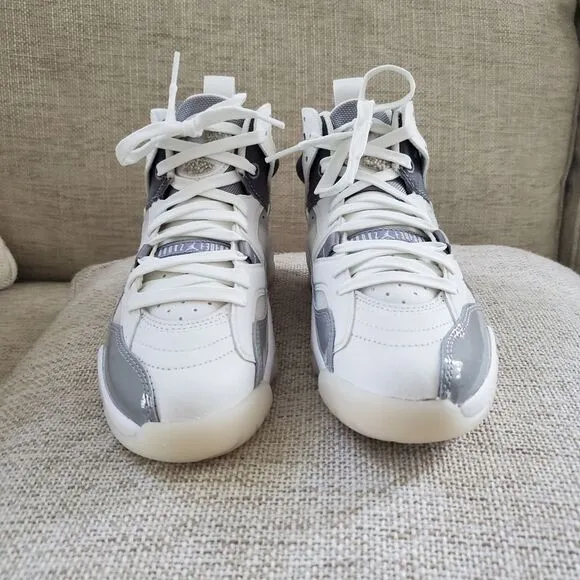 ✨ NIKE ✨ NEW - Women's Jumpman Two Trey Basketball Sneaker - [Size 5, Gray]