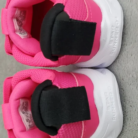 🆕️ NIKE Pink Star Runner 4 Athletic Tennis Shoes KIDS SIZE: 9C