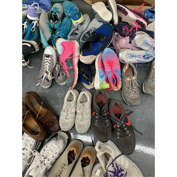 18 Pair Nike Adidas Vans Puma Brooks Gently Used Sneakers Wholesale Mixed Bundle