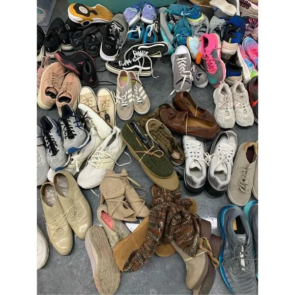 18 Pair Nike Adidas Vans Puma Brooks Gently Used Sneakers Wholesale Mixed Bundle