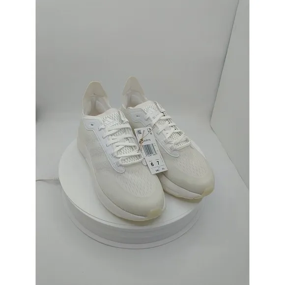 Adidas AVRYN HP5972 Cloud White /‎ Zero Metallic / Crystal White - Men’s Size 6