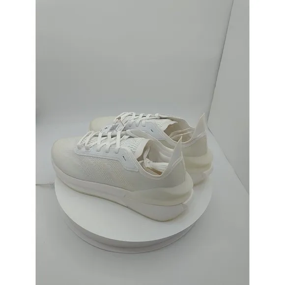 Adidas AVRYN HP5972 Cloud White /‎ Zero Metallic / Crystal White - Men’s Size 6