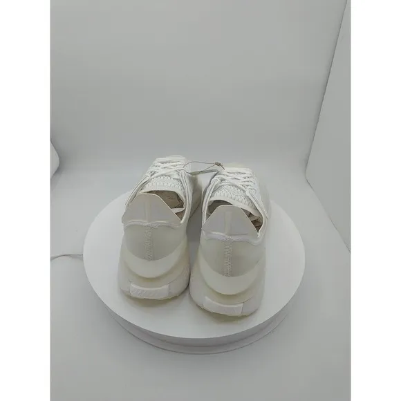 Adidas AVRYN HP5972 Cloud White /‎ Zero Metallic / Crystal White - Men’s Size 6