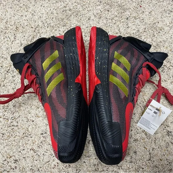 Adidas basketball shoes men’s 10 Derrick Rose 11 Red black sneakers nwt