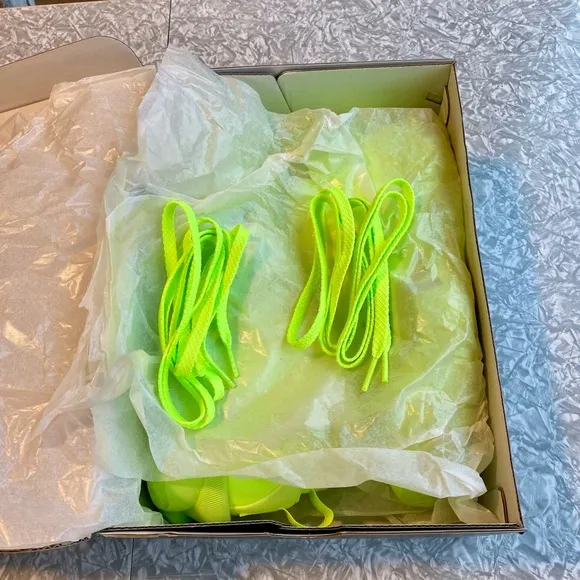 ADIDAS Boys 5.5 DAME 8 EXTPLY J Neon Lime Green Basketball Shoes Damian Lillard