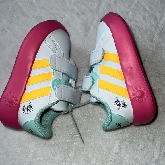 Adidas Disney x Grand Court |”Minnie Mouse “Sneaker