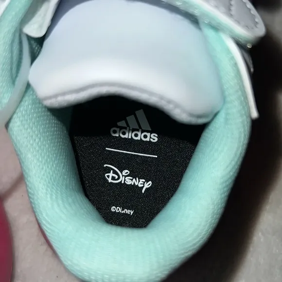 Adidas Disney x Grand Court |”Minnie Mouse “Sneaker