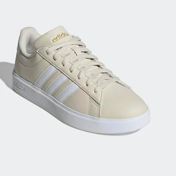 Adidas Grand Court 2.0 NWT women’s beige tan shoes size 7.5