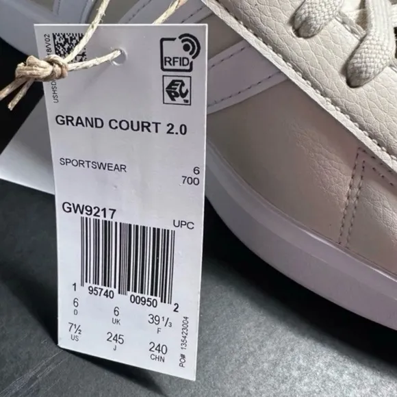 Adidas Grand Court 2.0 NWT women’s beige tan shoes size 7.5