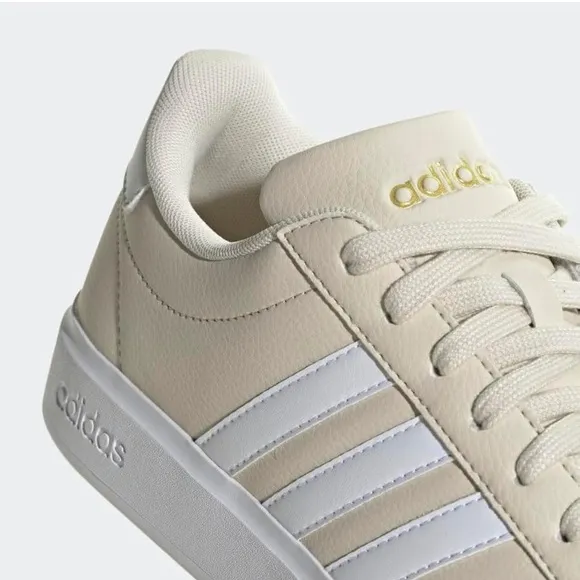 Adidas Grand Court 2.0 NWT women’s beige tan shoes size 7.5