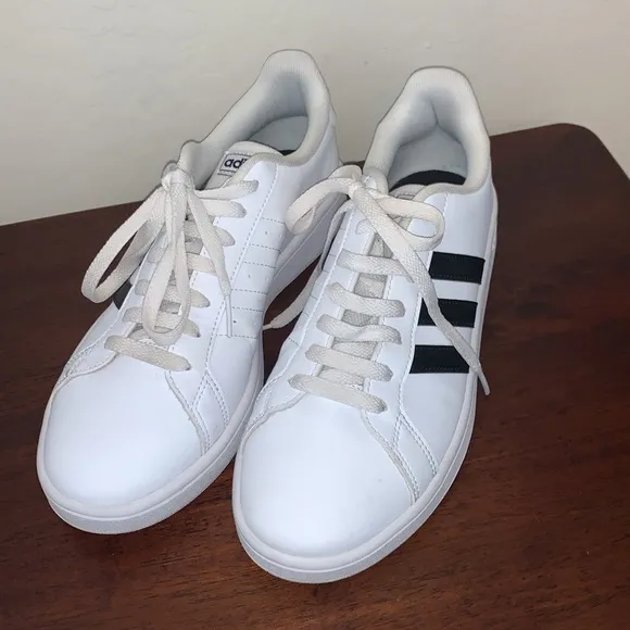 ADIDAS GRAND COURT SIZE 8 ATHLETIC SHOES