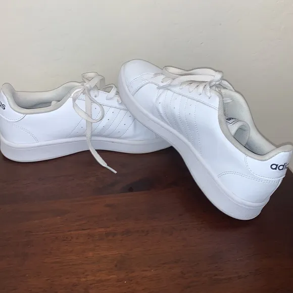 ADIDAS GRAND COURT SIZE 8 ATHLETIC SHOES