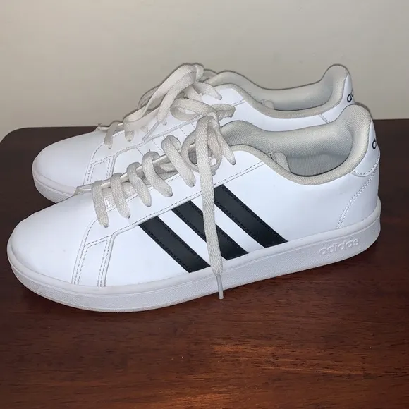 ADIDAS GRAND COURT SIZE 8 ATHLETIC SHOES