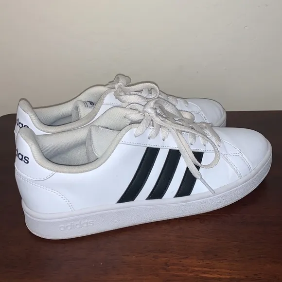 ADIDAS GRAND COURT SIZE 8 ATHLETIC SHOES