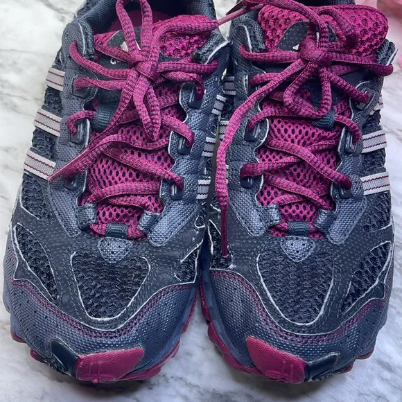 Adidas Kanadia Trail Running Shoes Gray Red Lace Up Low Top  Womens  Sz 8