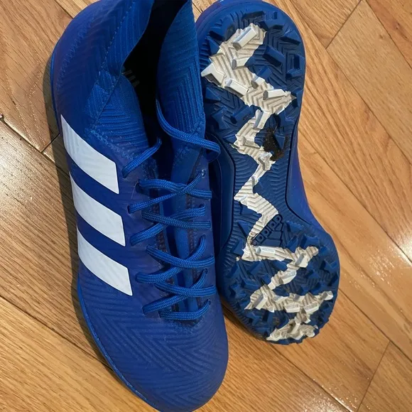 Adidas Nemesis turf soccer shoes like new size 7 men’s/boys