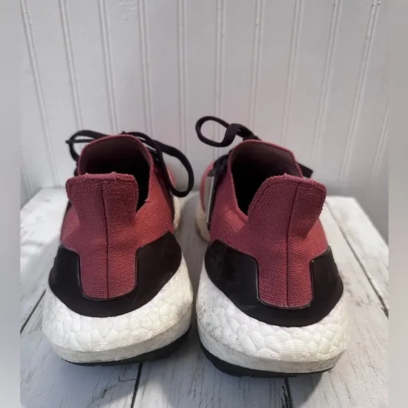 adidas Women’s UltraBoost 22 Wonder Red Bliss Orange Running Shoes GX6670 Size 9