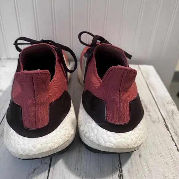 adidas Women’s UltraBoost 22 Wonder Red Bliss Orange Running Shoes GX6670 Size 9