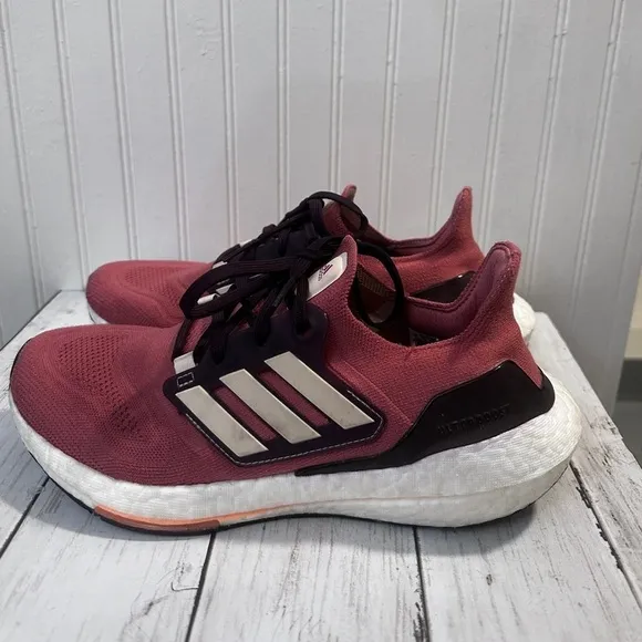 adidas Women’s UltraBoost 22 Wonder Red Bliss Orange Running Shoes GX6670 Size 9