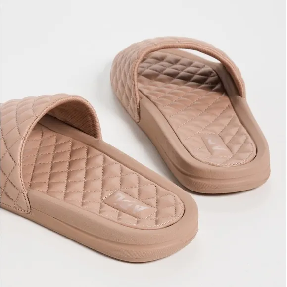 APL Lusso Quilted Slide clay Sandals womens 5 Rose Dust