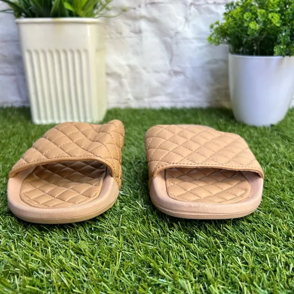 APL Lusso Quilted Slide clay Sandals womens 5 Rose Dust