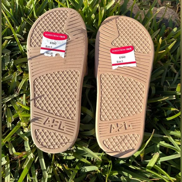 APL Lusso Quilted Slide clay Sandals womens 5 Rose Dust
