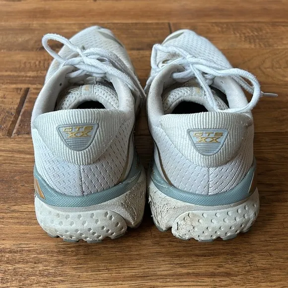 Brooks Adrenaline GTS 20 Road Running Shoes White Gray Gold Womens Size 9.5