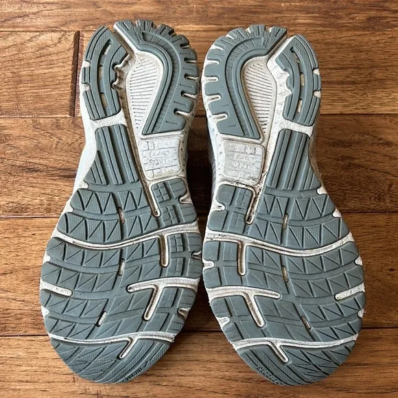 Brooks Adrenaline GTS 20 Road Running Shoes White Gray Gold Womens Size 9.5