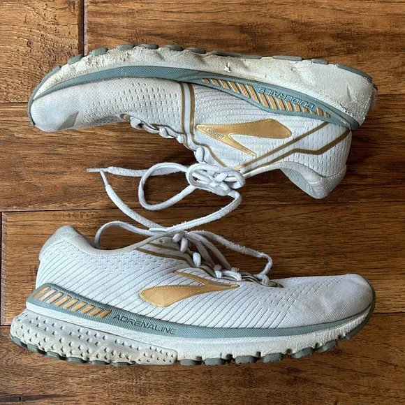 Brooks Adrenaline GTS 20 Road Running Shoes White Gray Gold Womens Size 9.5