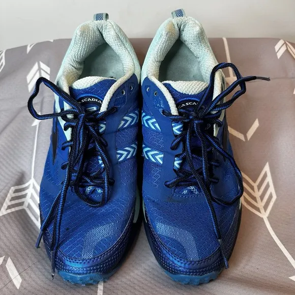 Brooks Cascadia 12 Women's Size 9 B (Medium) Trail Running Active Shoes Blue