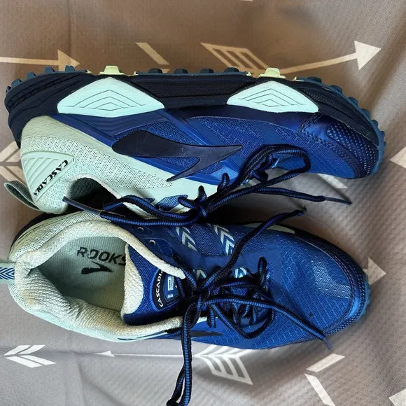 Brooks Cascadia 12 Women's Size 9 B (Medium) Trail Running Active Shoes Blue