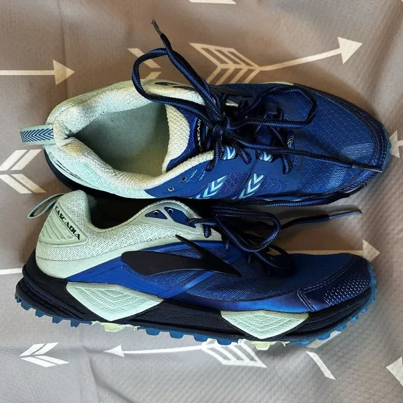 Brooks Cascadia 12 Women's Size 9 B (Medium) Trail Running Active Shoes Blue