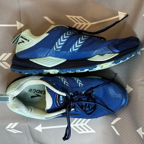 Brooks Cascadia 12 Women's Size 9 B (Medium) Trail Running Active Shoes Blue