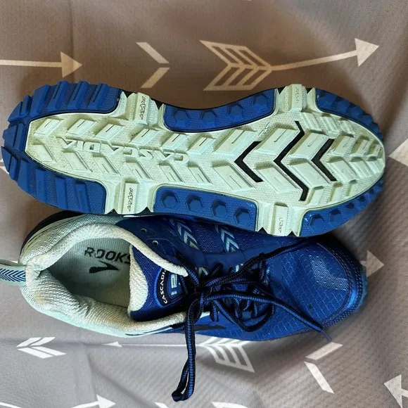 Brooks Cascadia 12 Women's Size 9 B (Medium) Trail Running Active Shoes Blue