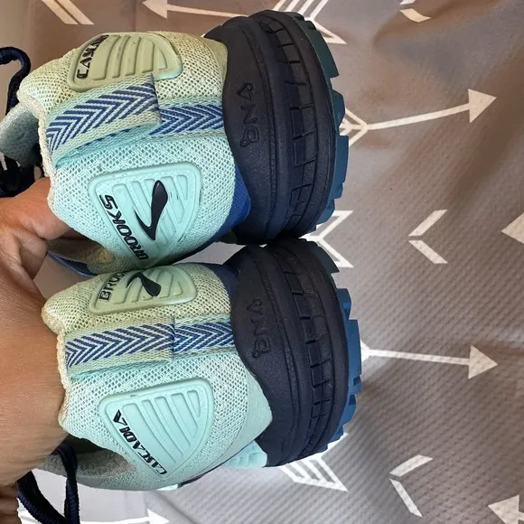 Brooks Cascadia 12 Women's Size 9 B (Medium) Trail Running Active Shoes Blue