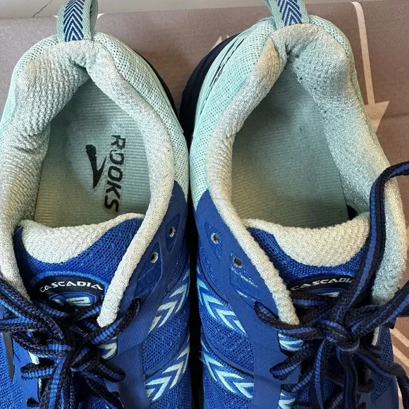 Brooks Cascadia 12 Women's Size 9 B (Medium) Trail Running Active Shoes Blue