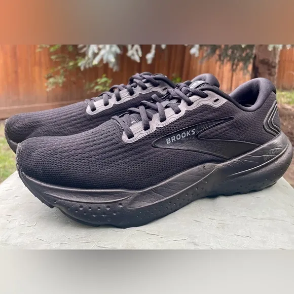 BROOKS Glycerin 21 Running Ebony Black on Black Running Shoes. Men’s Size 11