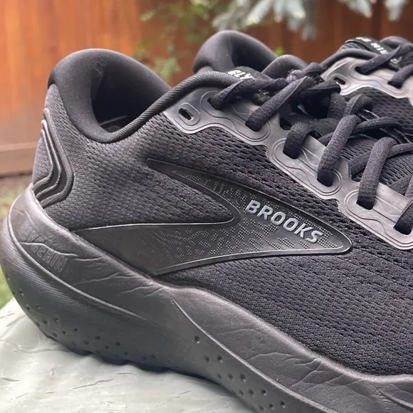 BROOKS Glycerin 21 Running Ebony Black on Black Running Shoes. Men’s Size 11