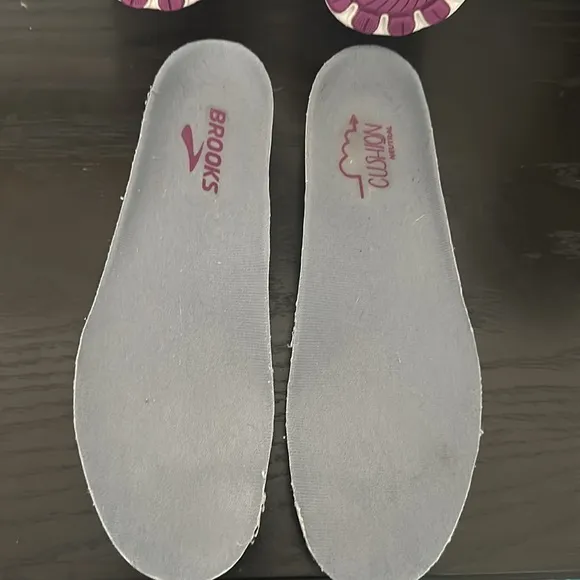 BROOKS WOMEN'S GHOST 12  RUNNING SHOE White Gray Purple Sz 9.5 Removable insoles