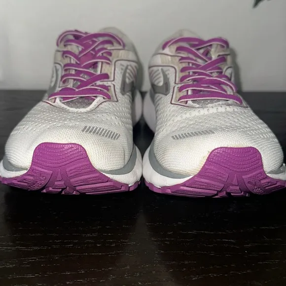 BROOKS WOMEN'S GHOST 12  RUNNING SHOE White Gray Purple Sz 9.5 Removable insoles