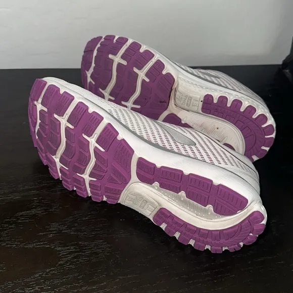 BROOKS WOMEN'S GHOST 12  RUNNING SHOE White Gray Purple Sz 9.5 Removable insoles