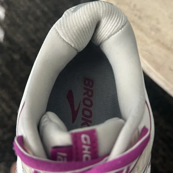 BROOKS WOMEN'S GHOST 12  RUNNING SHOE White Gray Purple Sz 9.5 Removable insoles
