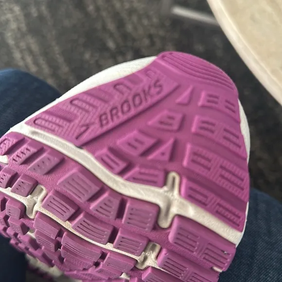 BROOKS WOMEN'S GHOST 12  RUNNING SHOE White Gray Purple Sz 9.5 Removable insoles