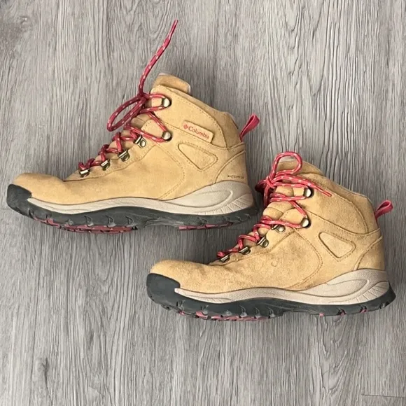 Columbia Women's Yoncalla Mid Suede Waterproof Hiking Boots, Camel Size 7