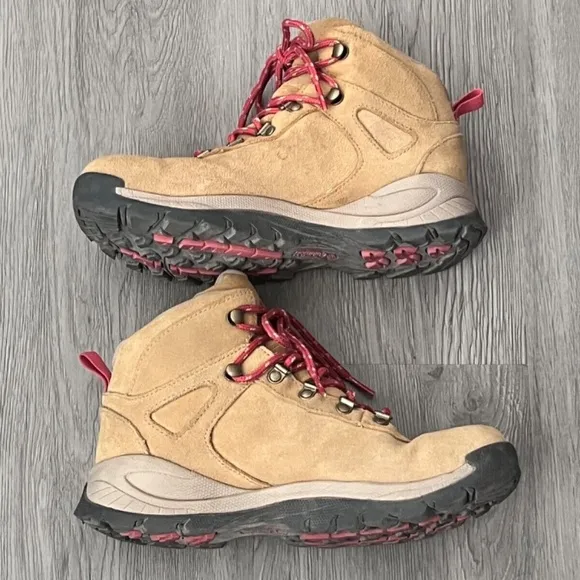 Columbia Women's Yoncalla Mid Suede Waterproof Hiking Boots, Camel Size 7