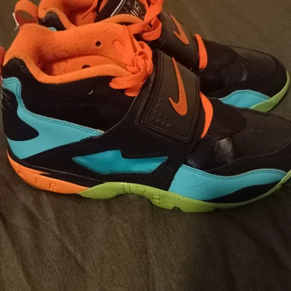 Deion Sanders diamond turf size 10 for men