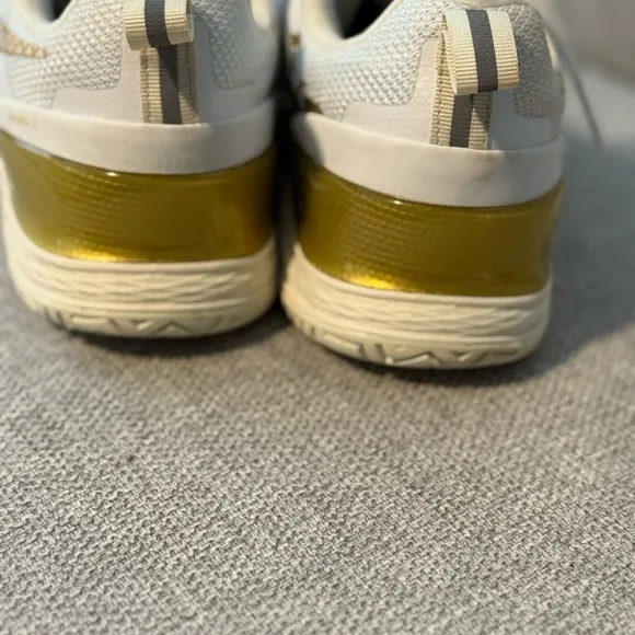 Diadora - Women’s - Tennis Shoes - size 8