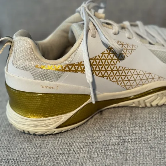 Diadora - Women’s - Tennis Shoes - size 8