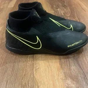 EUC Nike Jr. Youth “Black Volt” Phantom Vision Academy DF Turf Shoes (Size: 7Y)