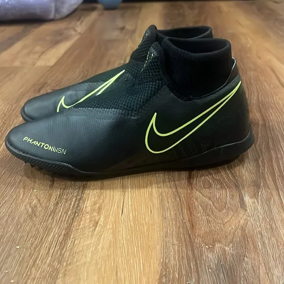 EUC Nike Jr. Youth “Black Volt” Phantom Vision Academy DF Turf Shoes (Size: 7Y)